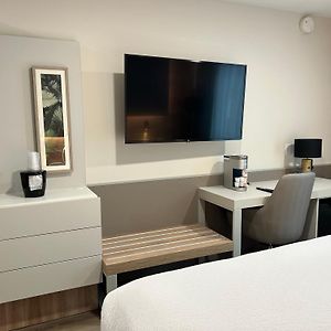 Queen Room Accessible or Nonsmoking